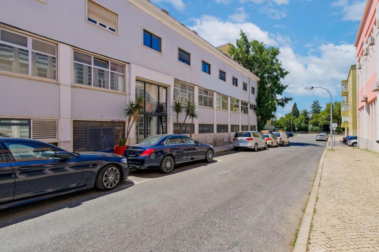 Lovely Fully Equipped Near Subway N13 Lisboa